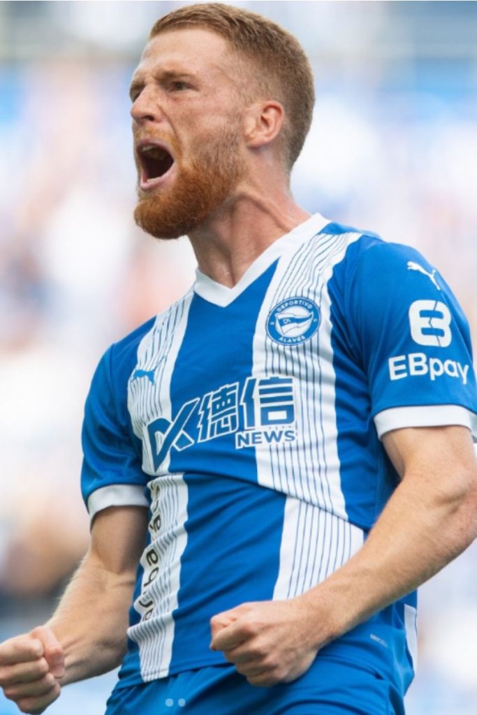 Carlos Vicente delantero del Alavés para Fantasy LaLiga 25/26