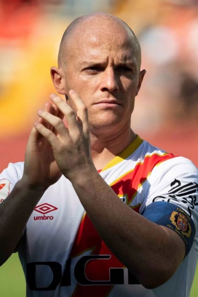 Isi Palazón delantero del Rayo Vallecano para Fantasy LaLiga 25/26