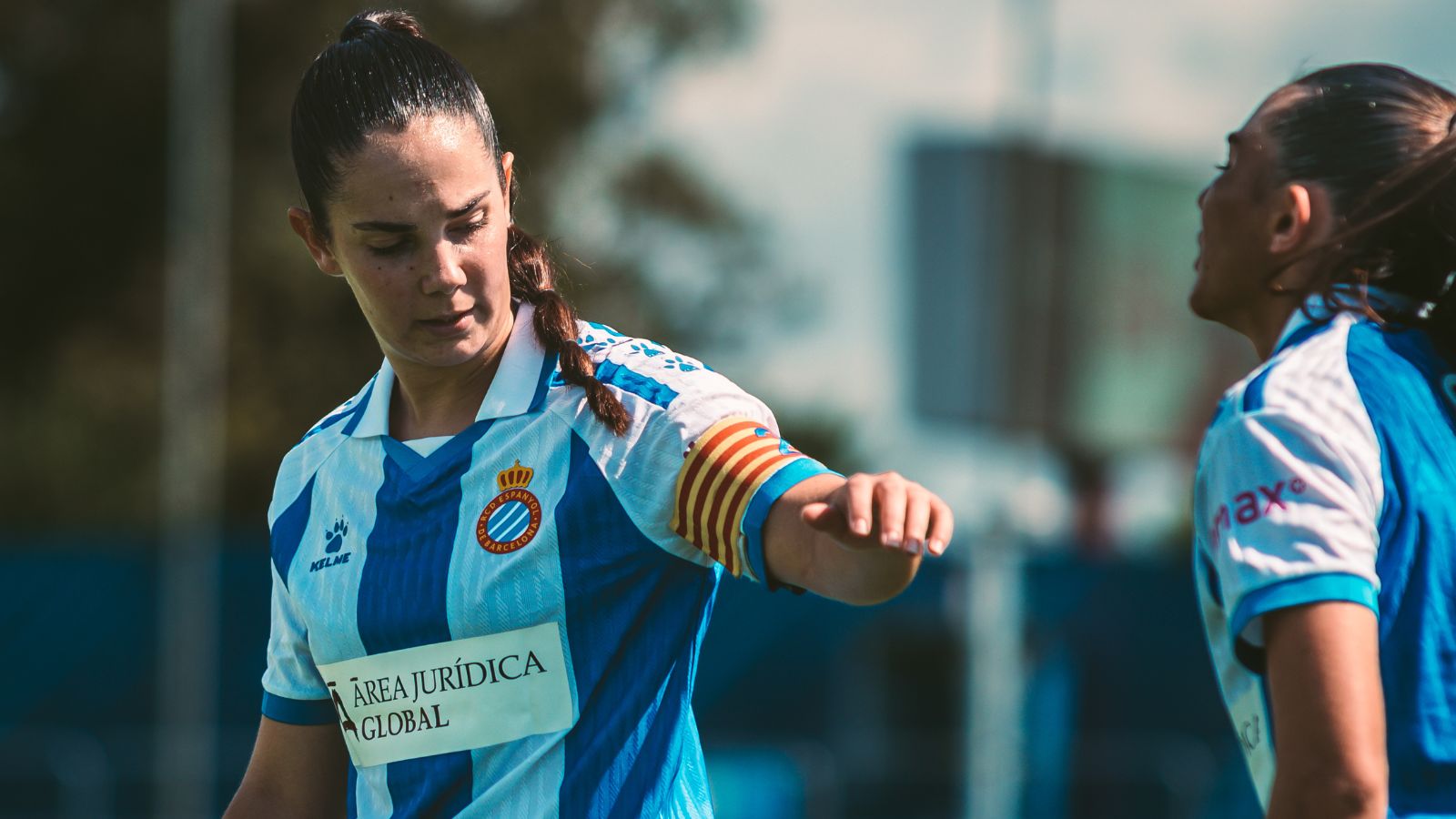 Ainoa Campo porta el brazalete del Espanyol en el partido contra el Atlético de Madrid